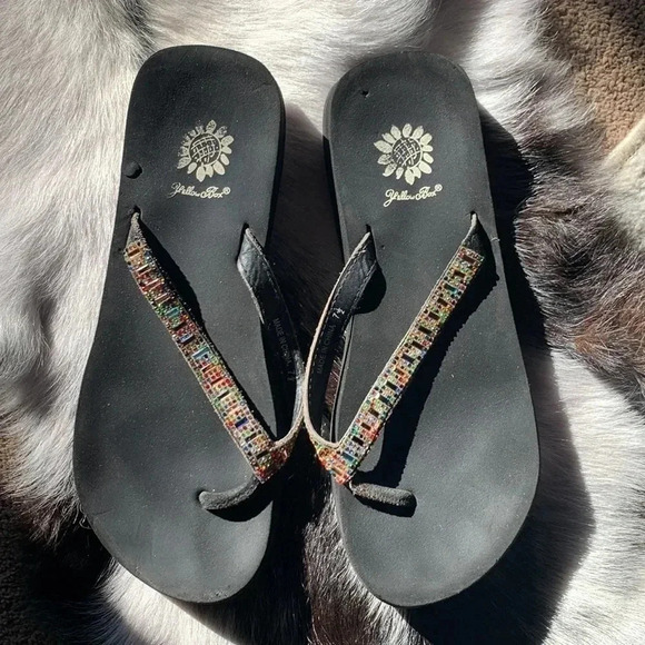 Yellow box flip flops size 7 1/2 multi colored stones - Picture 3 of 6